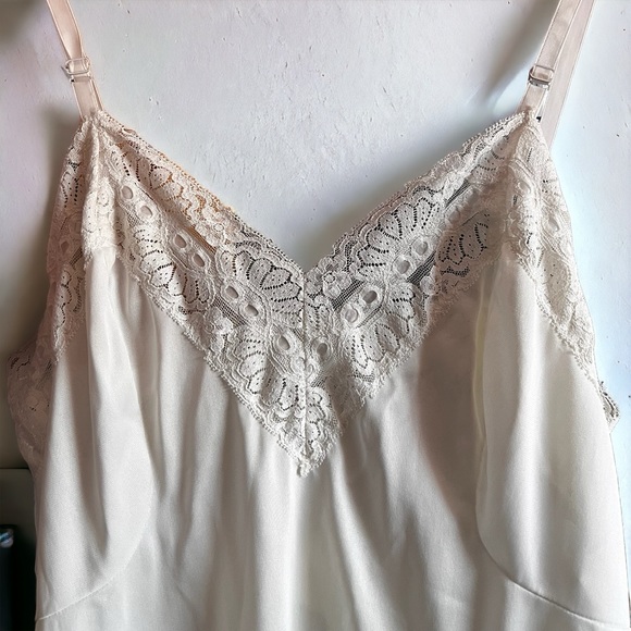 Vintage Slip / Nightgown by Gaylord , Off White ,100% Nylon Small - Picture 4 of 8
